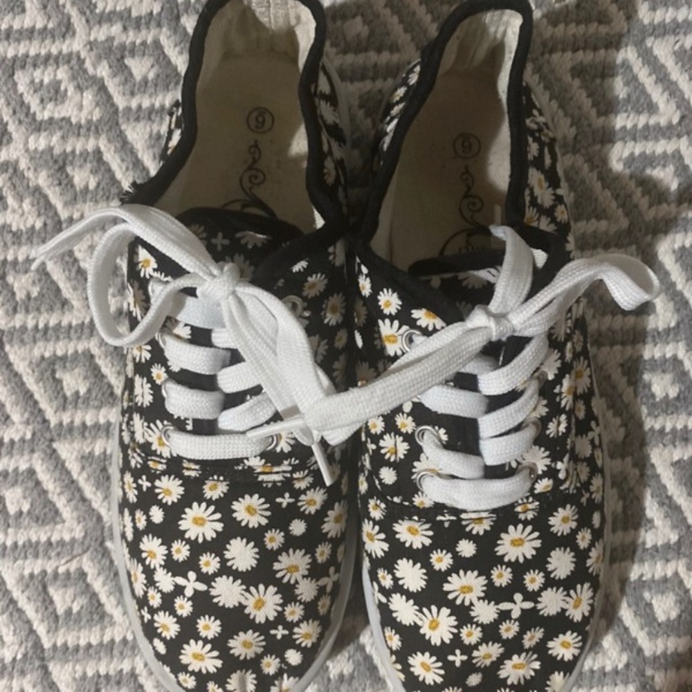 Black sneakers with daisy print
